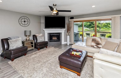 3957 92nd Dr, Urbandale, IA 50322 - photo 2