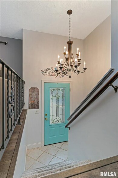 2502 W 60th Place, Davenport, IA 52806 - photo 2