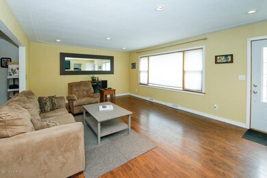18 26th St-103