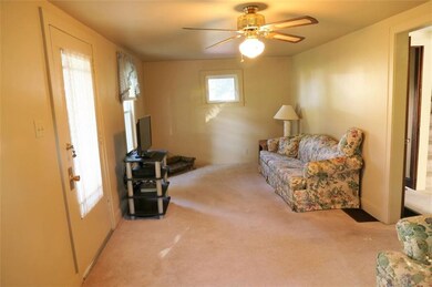 Other angle of the living room. Could be his and h