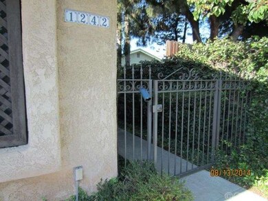 Lock gate to walk way