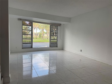 8031 Lagos de Campo Blvd unit L3, Tamarac, FL 33321 - photo 6