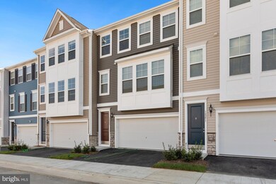 18289 Summit Pointe Dr, Triangle, VA 22172 - photo 2