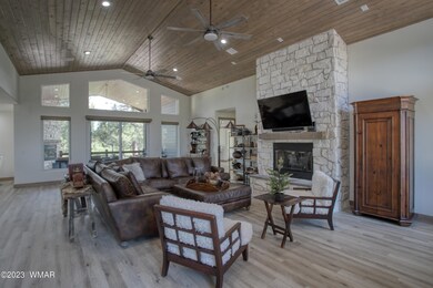 005_Living Room
