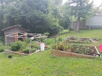 Lots of Gardening Opportunities - Greenhouses Incl