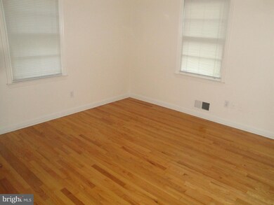 323 3rd Ave, Halethorpe, MD 21227 - photo 6