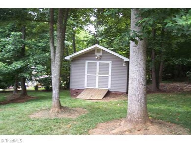 2246 Cedarwood Ct, Asheboro, NC 27205 - photo 7