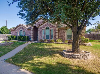 Huge live oak in front yard for shade!