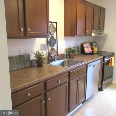 2565 Fox Ridge Ct unit 60, Woodbridge, VA 22192 - photo 6