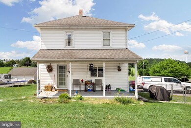 1418 Fairfax St, Berkeley Springs, WV 25411 - photo 2