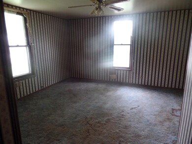 39 F St SW, Linton, IN 47441 - photo 3