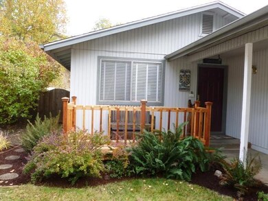 511 NW Grant St, Grants Pass, OR 97526 - photo 2