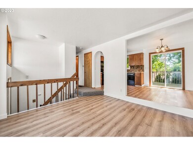 2310 SW 23rd St, Troutdale, OR 97060 - photo 6