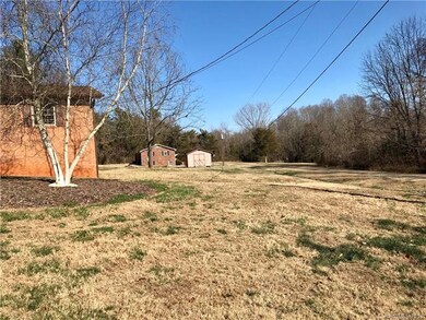 171 Strawberry Ln, Statesville, NC 28625 - photo 2