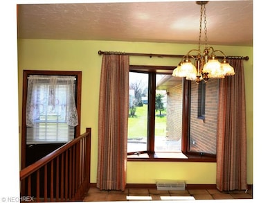 ANDERSEN BAY WINDOW IN KITCHEN DINING AREA--DOOR L
