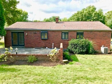 277 Carmell Dr, Pittsburgh, PA 15241 - photo 5