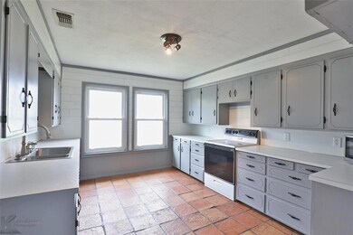 241 Bynum Ln, Abilene, TX 79602 - photo 7