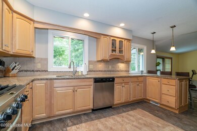 12-web-or-mls-15RollingHillsRd-12
