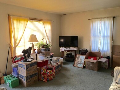 3250 Dresden Living room