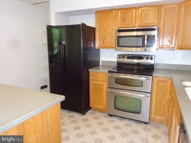 8123 Parkdale Ct, Springfield, VA 22153 - photo 3