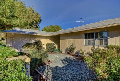 9893 W Spanish Moss Ct, Sun City, AZ 85373 - photo 4