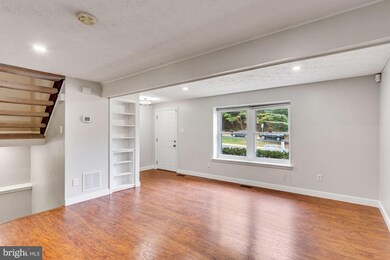 8911 Gutman Ct, Springfield, VA 22153 - photo 3