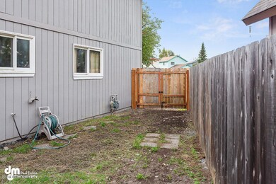 Sideyard_CG_2782-SMALL