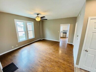 335 W 2nd St, Auburn, IN 46706 - photo 5