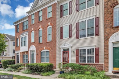 42811 Sykes Terrace, Chantilly, VA 20152 - photo 2