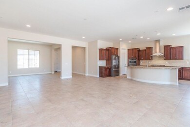 5) GREAT ROOM TO KITCHEN