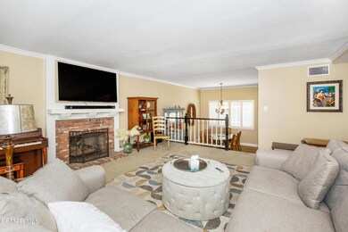 1496 Julia Ct liviing room