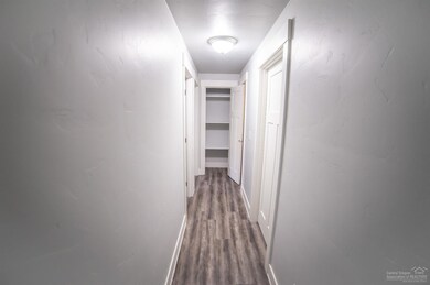 1942 SW 33rd St, Redmond, OR 97756 - photo 7