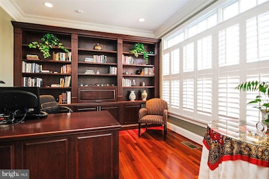 2155 Royal Lodge Dr, Falls Church, VA 22043 - photo 3