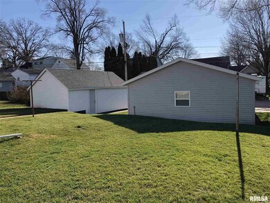 1509 W 36th St, Davenport, IA 52806 - photo 3