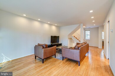 10444 Parthenon Ct, Bethesda, MD 20817 - photo 6