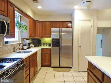 835 Strawberry Ln, Langhorne, PA 19047 - photo 7