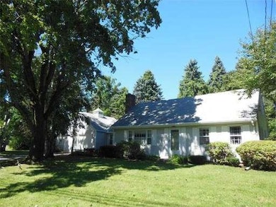 557 Dewey St, West Springfield, MA 01089 - photo 2