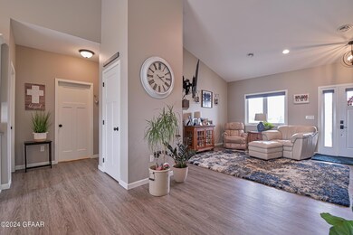 5686 Dahl Cir, Grand Forks, ND 58201 - photo 3