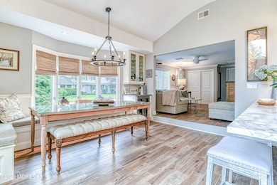 Eat-In Kitchen