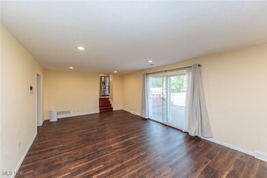 25111 S Woodland Rd, Beachwood, OH 44122 - photo 5