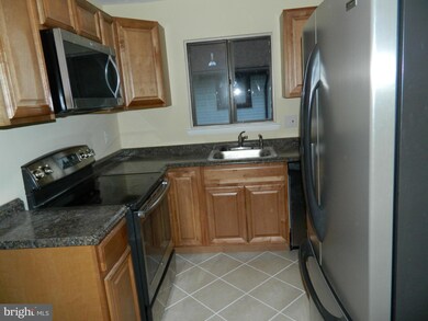 2586 Merrywood Ct unit 6, Woodbridge, VA 22192 - photo 4