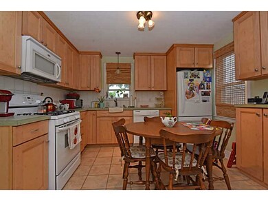 51 Lindesta Rd, Pawtucket, RI 02861 - photo 2