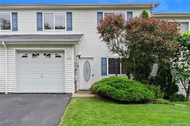 221 Tamerisk Ln, New Windsor, NY 12553 - photo 2