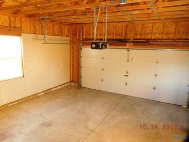 Garage (Interior).