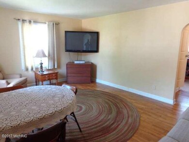 110 Beech St E, Three Oaks, MI 49128 - photo 3