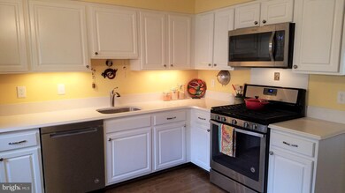 7757 Shootingstar Dr, Springfield, VA 22152 - photo 4