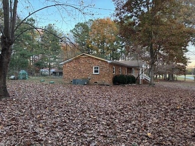 7501 Rhodes Dr, Windsor, VA 23487 - photo 2