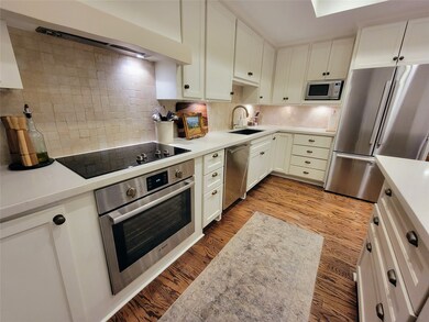 268 Sugarberry Cir, Houston, TX 77024 - photo 3