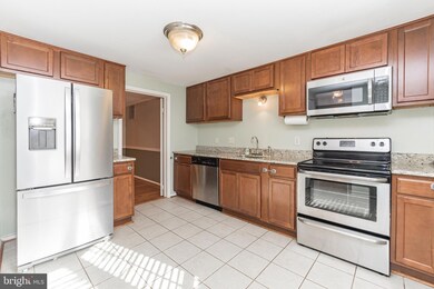 10110 Walnut Wood Ct, Burke, VA 22015 - photo 7