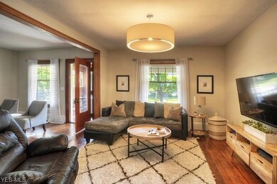 Alternate view of front rooms...